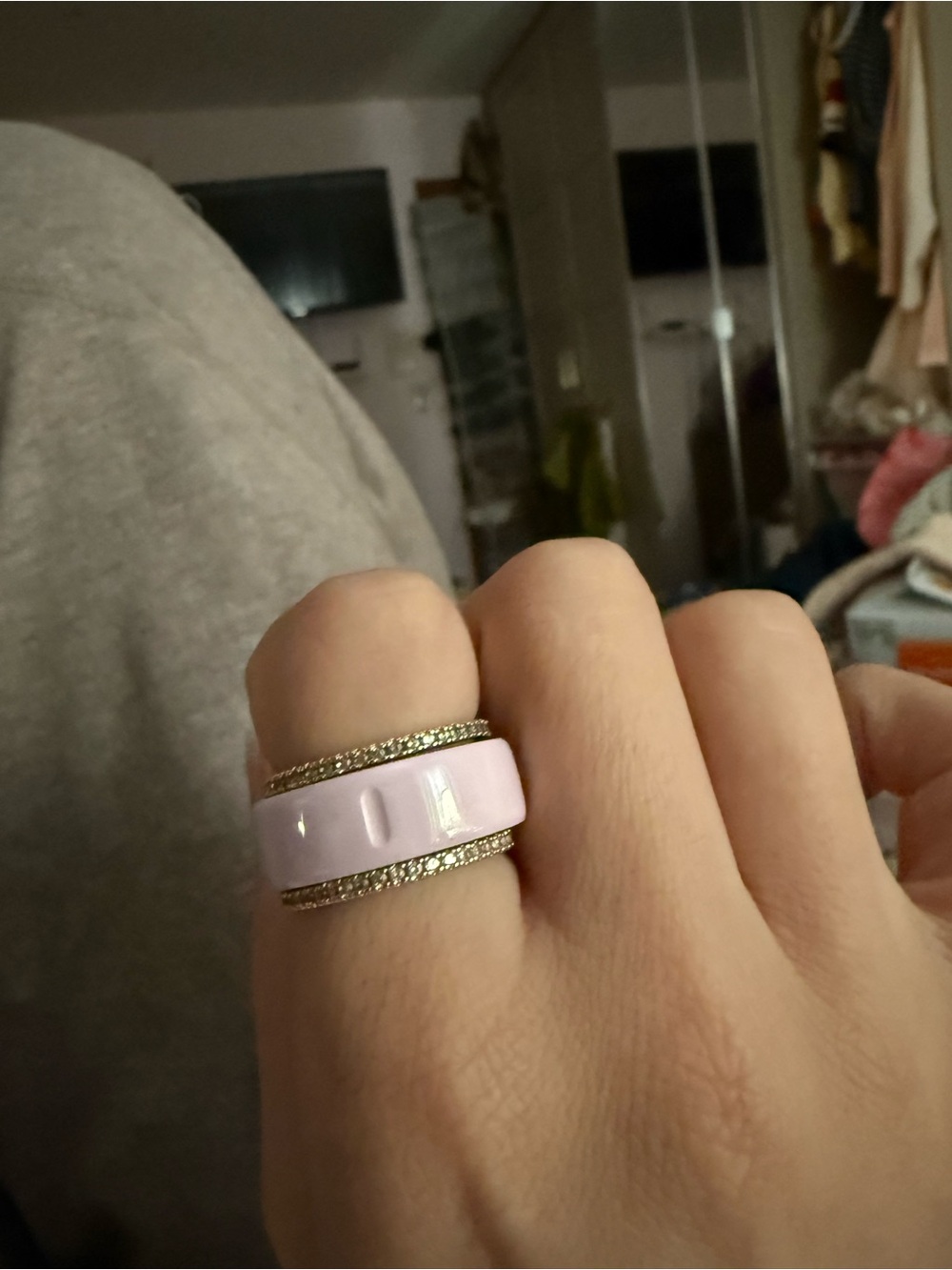 Oura ring 4 size 8 - two stacking rings + portable charging case